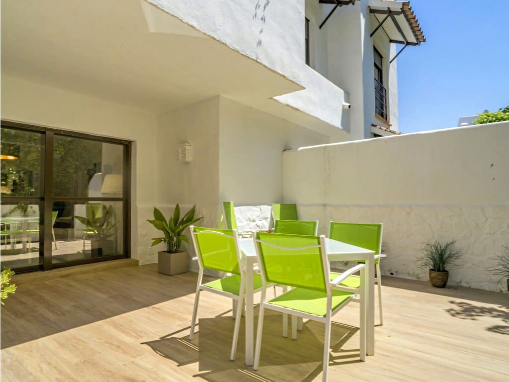 Apartamento de 2 habitaciones en New Golden Mile en venta con piscina garaje - 345.000 € (Ref: 10037047)