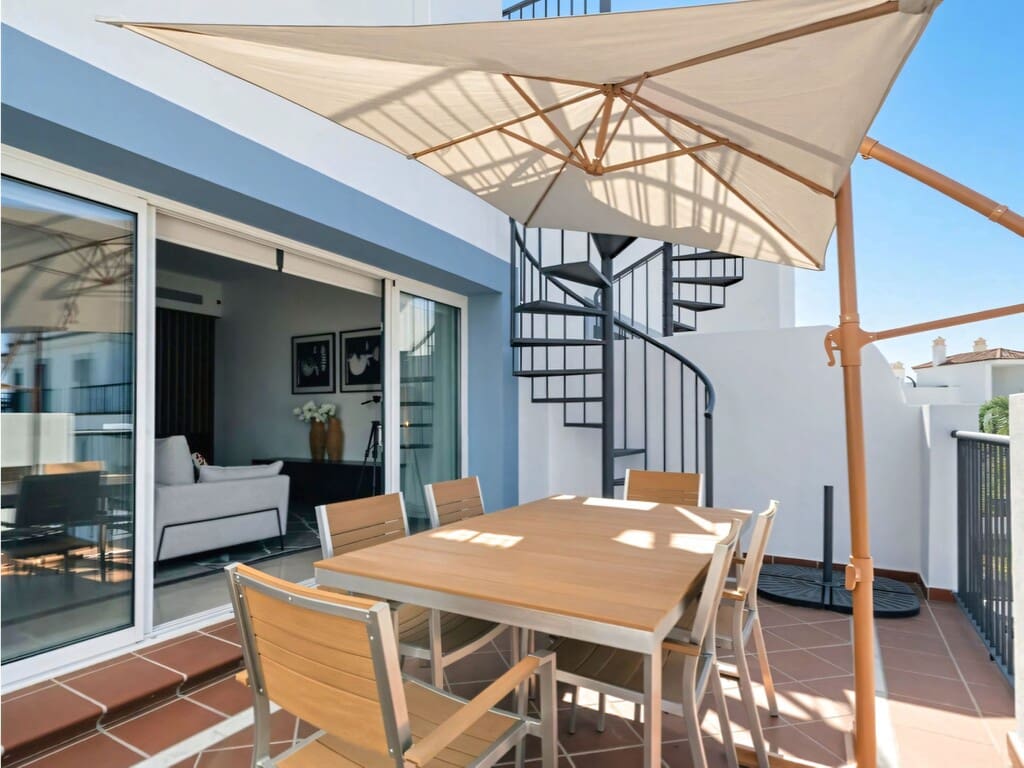 2 chambre Penthouse à vendre à Benahavis avec piscine garage - 720 000 € (Ref: 10038684)