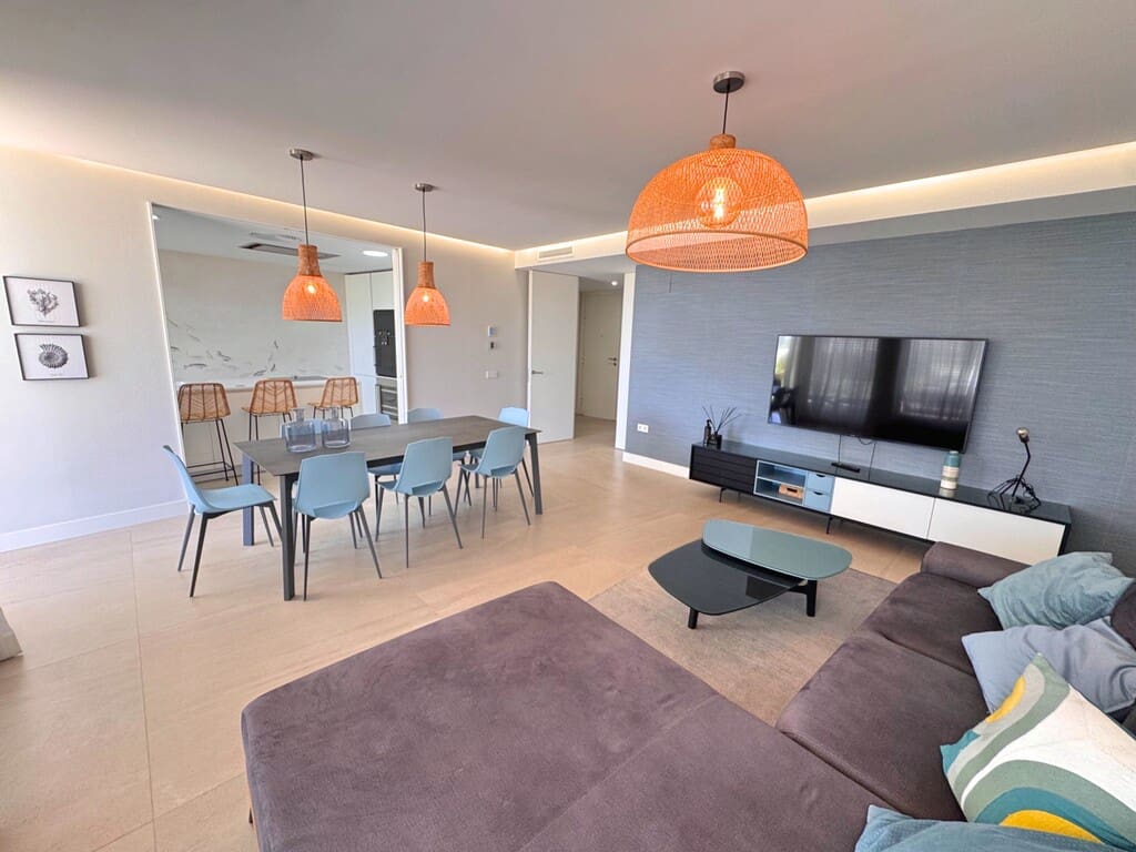 2 Zimmer Apartment zu verkaufen in Estepona mit Pool Garage - 898.000 € (Ref: 10040693)