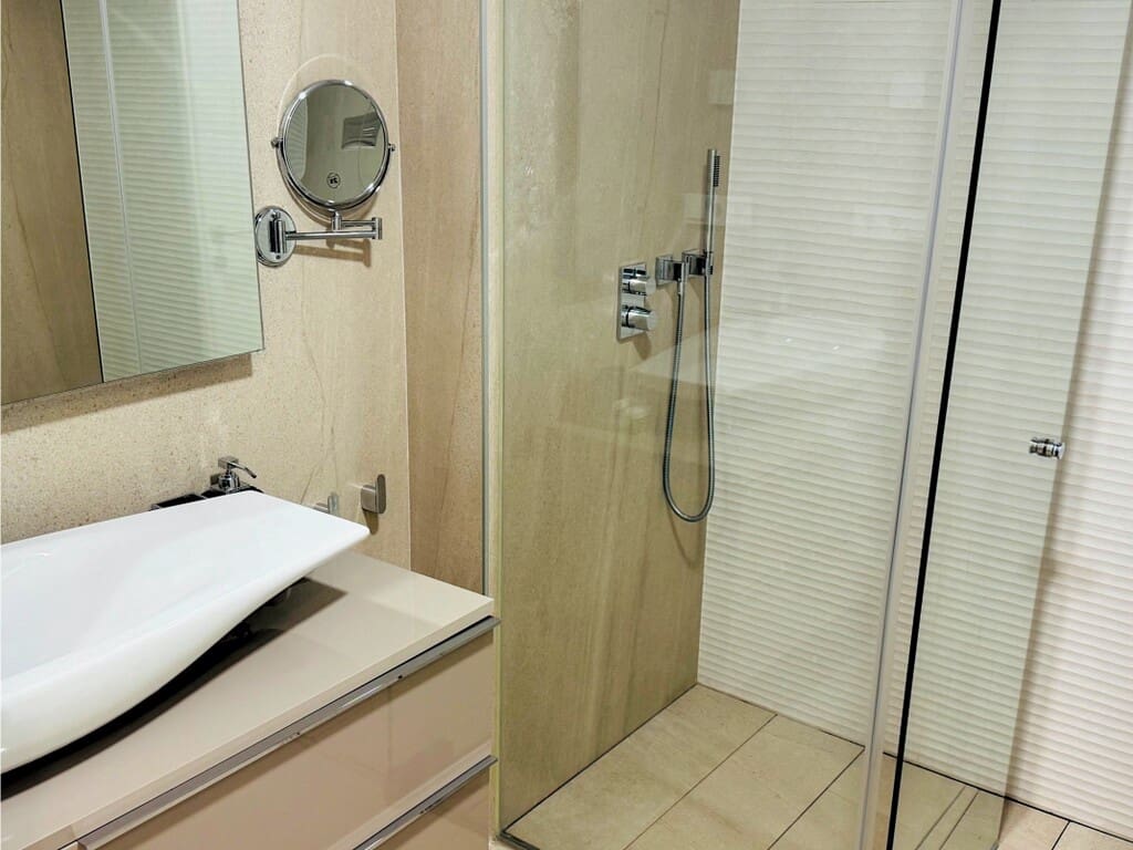 2 Zimmer Apartment zu verkaufen in Estepona mit Pool Garage - 898.000 € (Ref: 10040693)