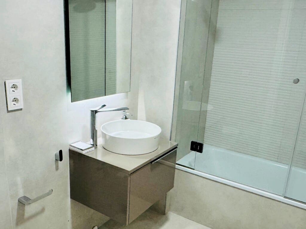 2 Zimmer Apartment zu verkaufen in Estepona mit Pool Garage - 898.000 € (Ref: 10040693)