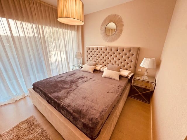 2 Zimmer Apartment zu verkaufen in Estepona mit Pool Garage - 898.000 € (Ref: 10040693)