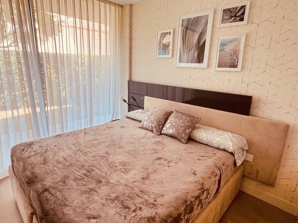 2 Zimmer Apartment zu verkaufen in Estepona mit Pool Garage - 898.000 € (Ref: 10040693)