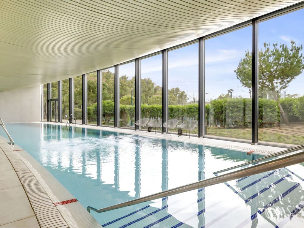 2 Zimmer Apartment zu verkaufen in Estepona mit Pool Garage - 898.000 € (Ref: 10040693)