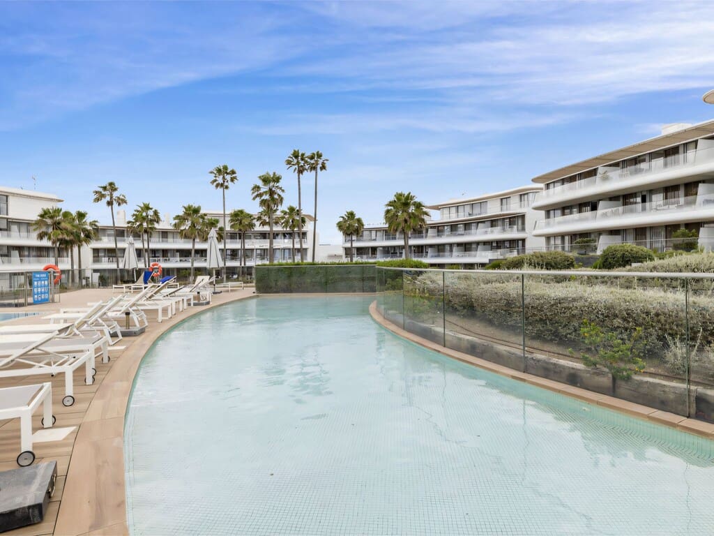 2 Zimmer Apartment zu verkaufen in Estepona mit Pool Garage - 898.000 € (Ref: 10040693)
