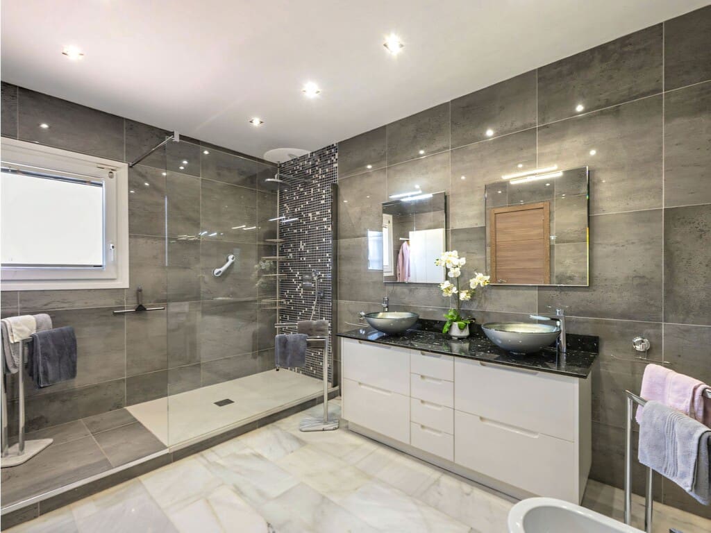 4 bedroom Villa for sale in Mijas Costa with pool garage - € 1,295,000 (Ref: 10042621)