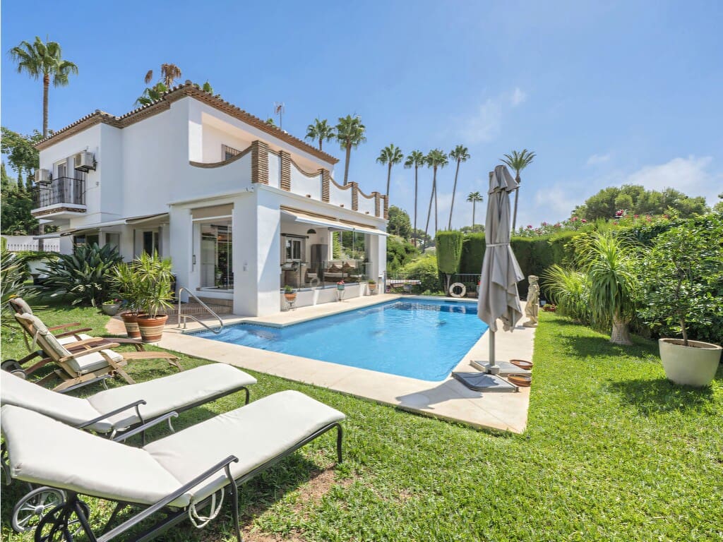 4 bedroom Villa for sale in Mijas Costa with pool garage - € 1,295,000 (Ref: 10042621)