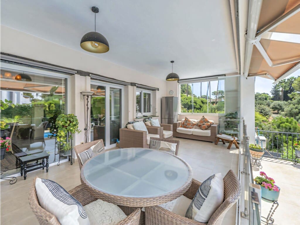 4 bedroom Villa for sale in Mijas Costa with pool garage - € 1,295,000 (Ref: 10042621)