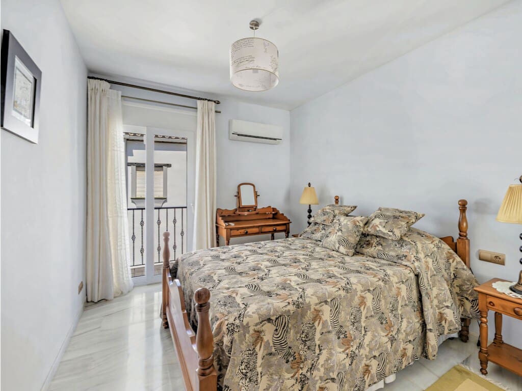 4 bedroom Villa for sale in Mijas Costa with pool garage - € 1,295,000 (Ref: 10042621)