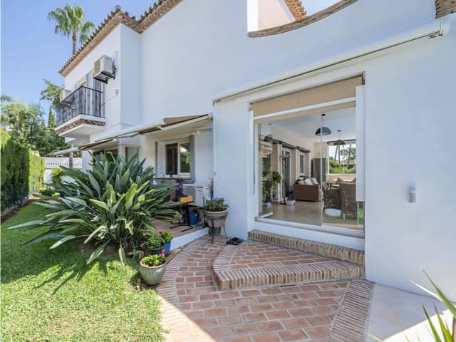 4 bedroom Villa for sale in Mijas Costa, Mijas with pool garage - € 1,295,000 (Ref: 10042621)