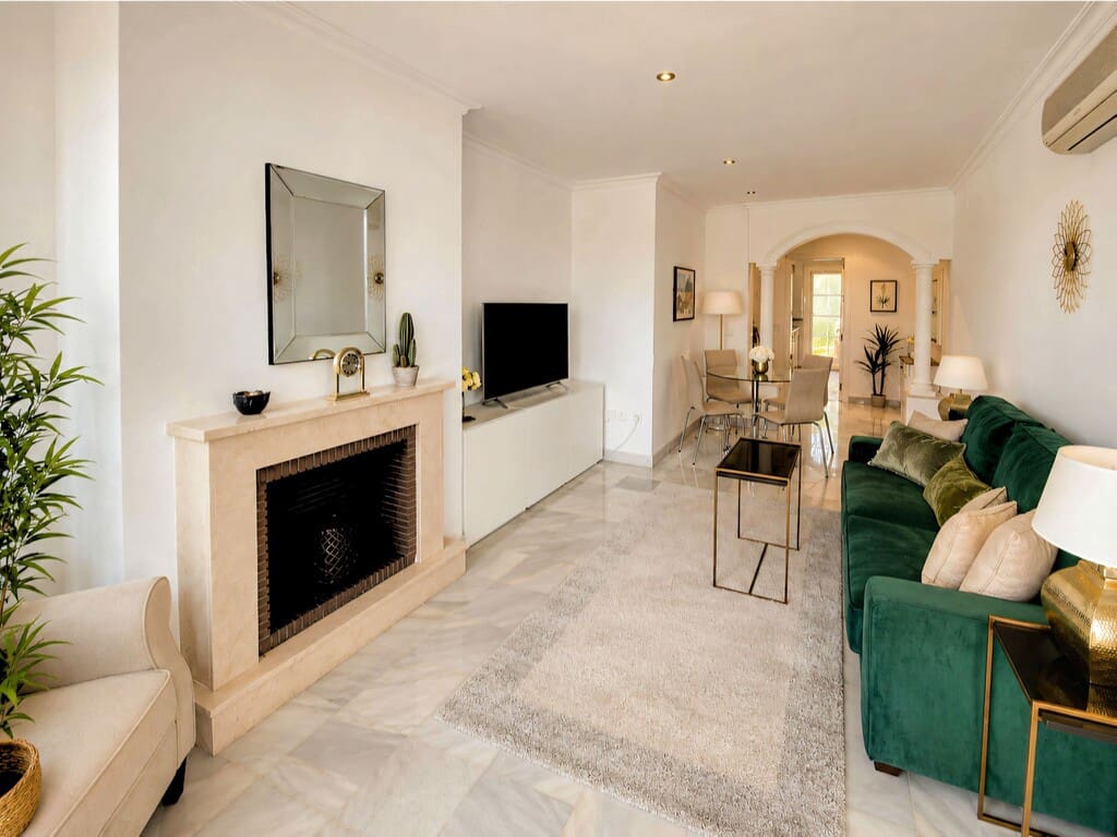 2 bedroom Apartment for sale in Nueva Andalucia with pool garage - € 525,000 (Ref: 10042622)
