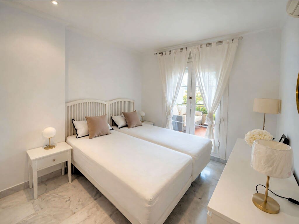 2 bedroom Apartment for sale in Nueva Andalucia with pool garage - € 525,000 (Ref: 10042622)
