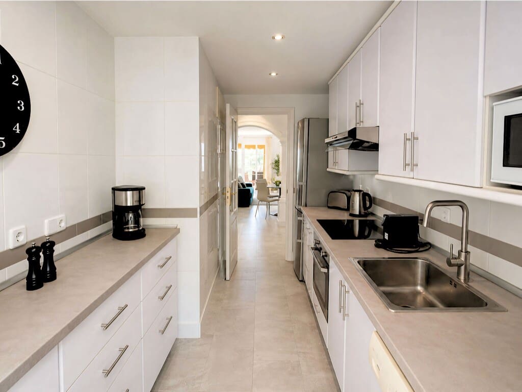 2 bedroom Apartment for sale in Nueva Andalucia with pool garage - € 525,000 (Ref: 10042622)
