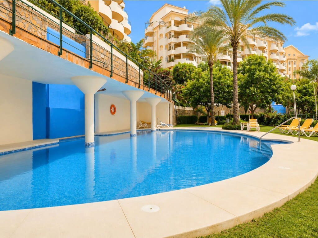 2 bedroom Apartment for sale in Nueva Andalucia with pool garage - € 525,000 (Ref: 10042622)