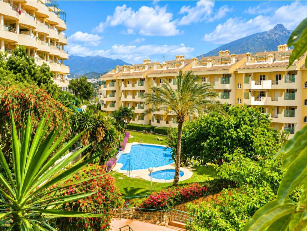2 bedroom Apartment for sale in Nueva Andalucia with pool garage - € 525,000 (Ref: 10042622)