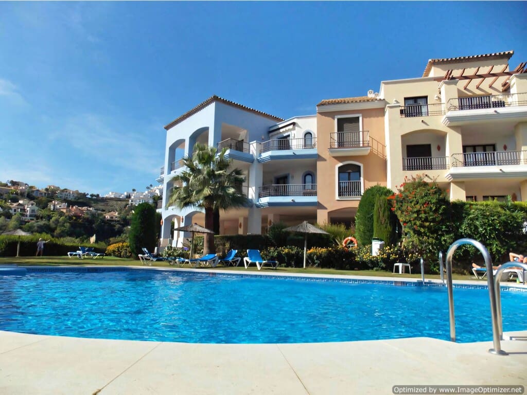 2 bedroom Penthouse for sale in Los Arqueros with pool garage - € 499,000 (Ref: 10044600)