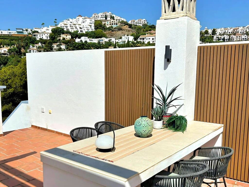 2 bedroom Penthouse for sale in Los Arqueros with pool garage - € 499,000 (Ref: 10044600)