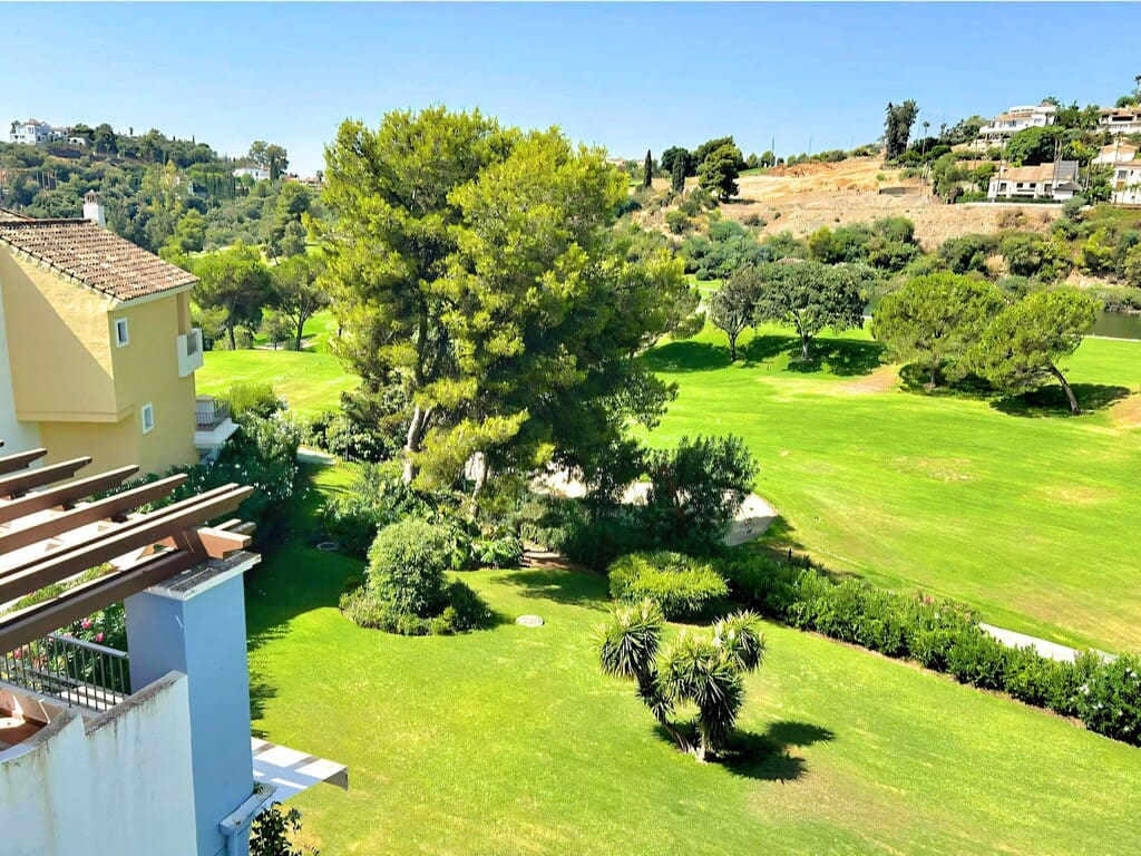 2 bedroom Penthouse for sale in Los Arqueros with pool garage - € 499,000 (Ref: 10044600)
