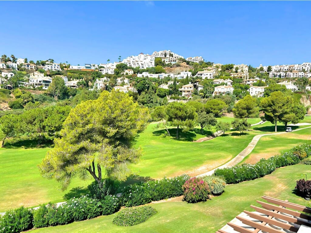 2 bedroom Penthouse for sale in Los Arqueros with pool garage - € 499,000 (Ref: 10044600)