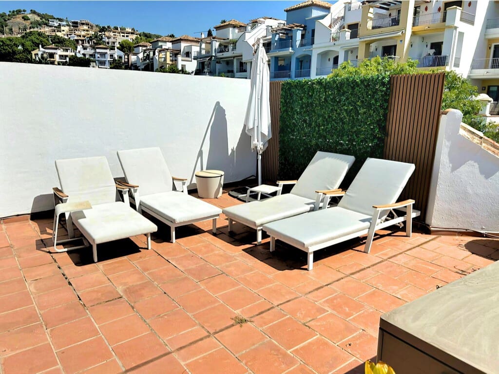2 bedroom Penthouse for sale in Los Arqueros with pool garage - € 499,000 (Ref: 10044600)