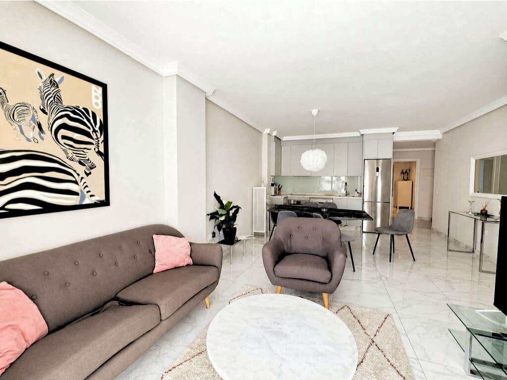 3 soverom Leilighet til salgs i Nueva Andalucia med svømmebasseng garasje - € 499 000 (Ref: 10046946)