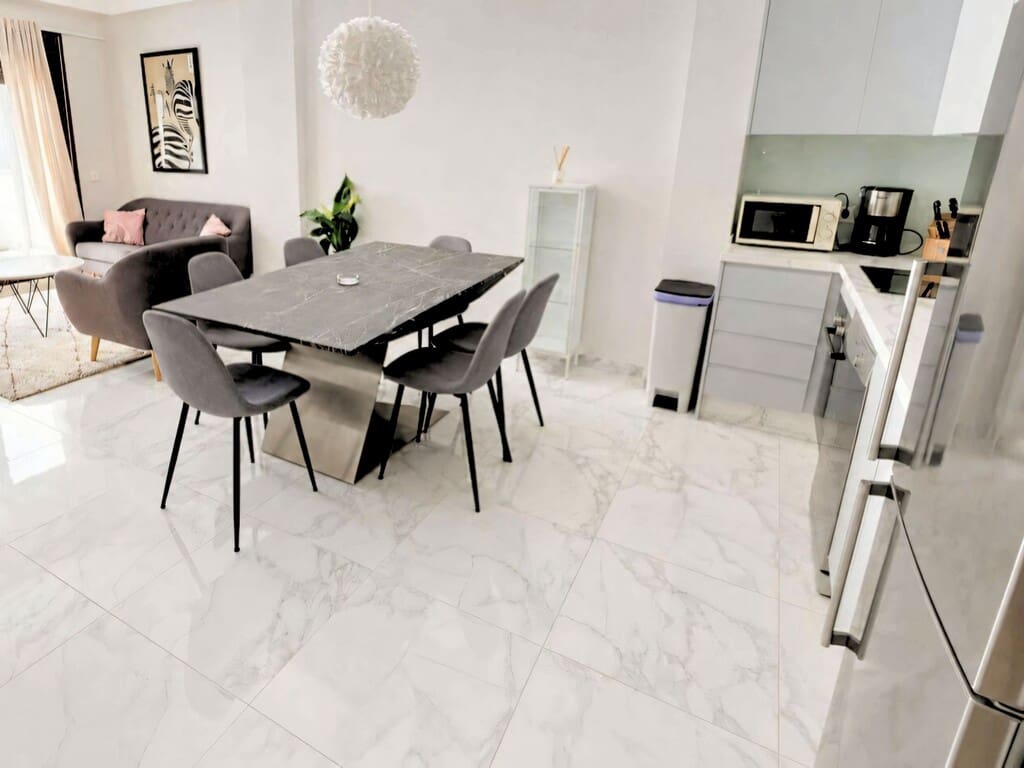 3 soverom Leilighet til salgs i Nueva Andalucia med svømmebasseng garasje - € 499 000 (Ref: 10046946)