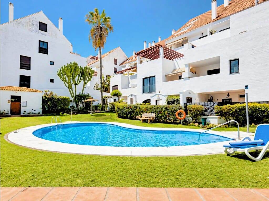 3 soverom Leilighet til salgs i Nueva Andalucia med svømmebasseng garasje - € 499 000 (Ref: 10046946)