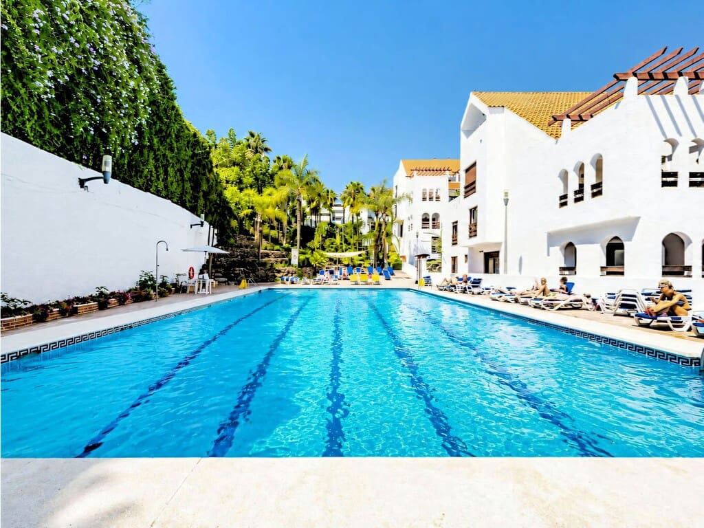 3 soverom Leilighet til salgs i Nueva Andalucia med svømmebasseng garasje - € 499 000 (Ref: 10046946)
