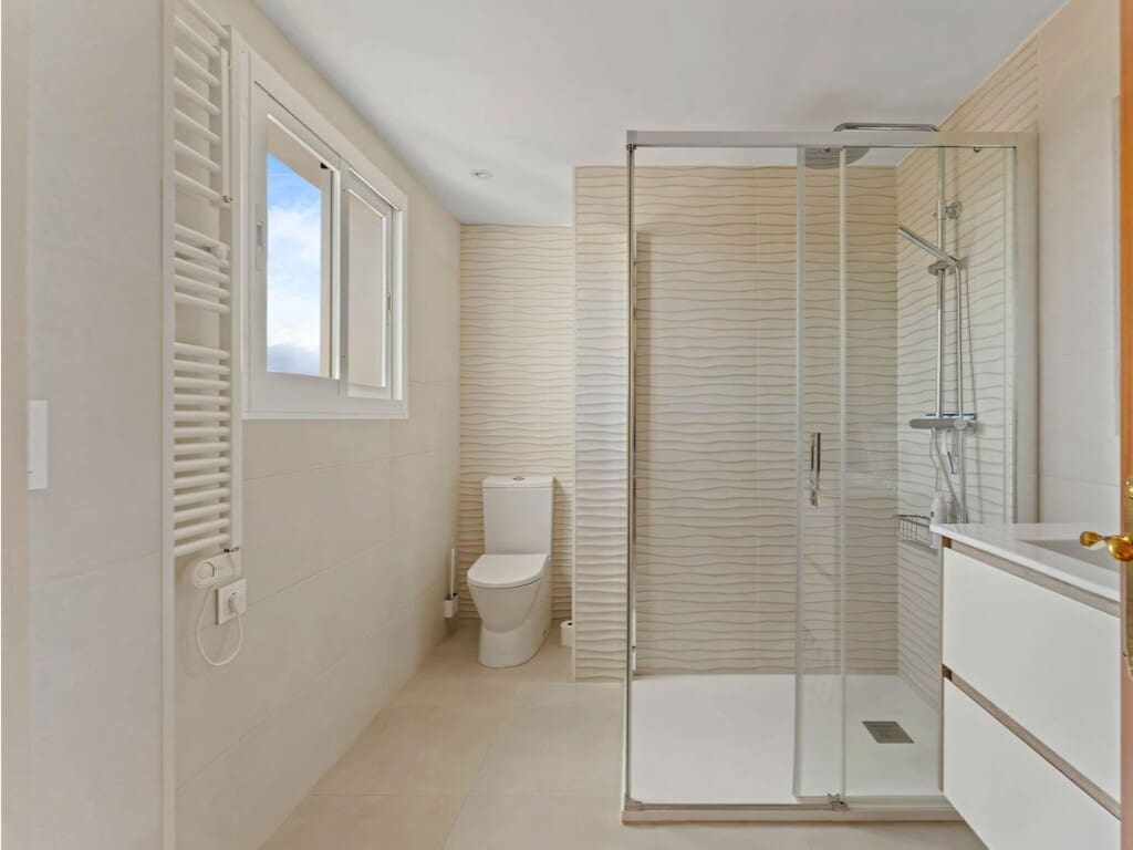 4 soveværelse Villa til salg i Coin med swimmingpool garage - € 549.000 (Ref: 10048852)