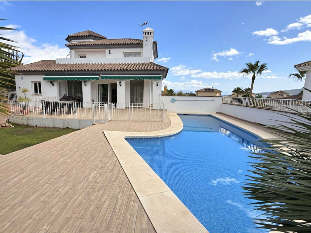 4 soveværelse Villa til salg i Coin med swimmingpool garage - € 549.000 (Ref: 10048852)