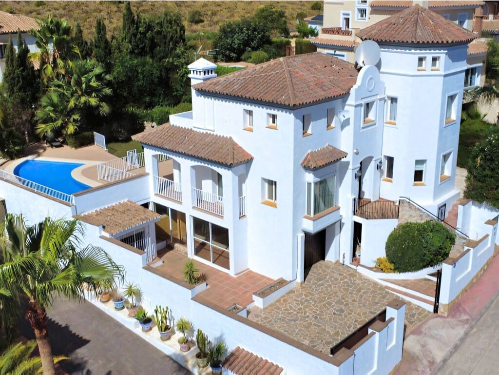 4 soveværelse Villa til salg i Coin med swimmingpool garage - € 549.000 (Ref: 10048852)