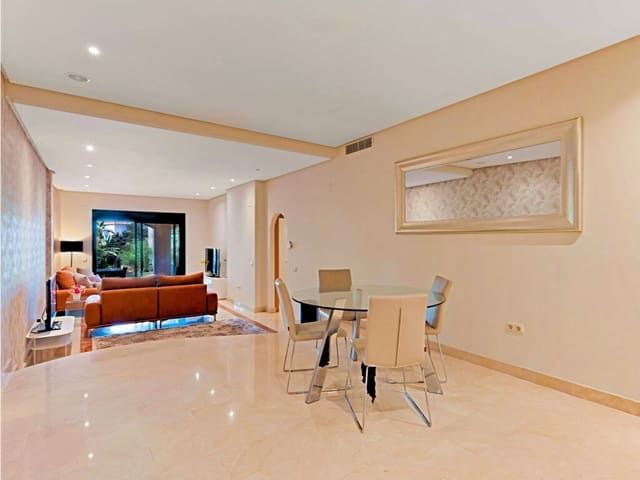 2 sovrum Lägenhet till salu i Puerto Banus, Marbella med pool garage - 825 000 € (Ref: 10048853)