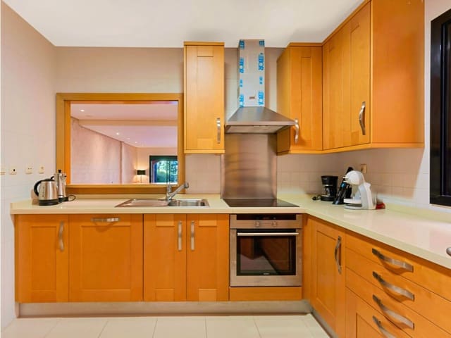 2 sovrum Lägenhet till salu i Puerto Banus, Marbella med pool garage - 825 000 € (Ref: 10048853)
