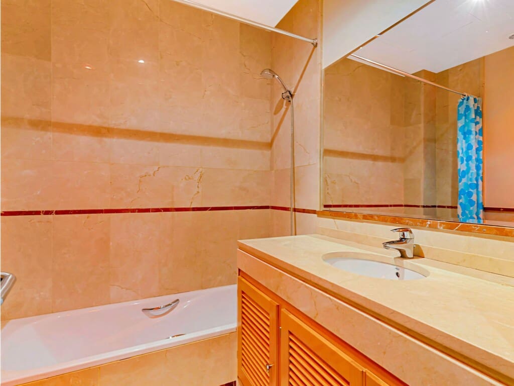 2 sovrum Lägenhet till salu i Puerto Banus med pool garage - 825 000 € (Ref: 10048853)