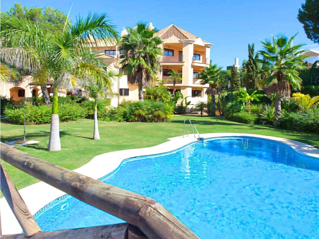 2 sovrum Lägenhet till salu i Puerto Banus med pool garage - 825 000 € (Ref: 10048853)