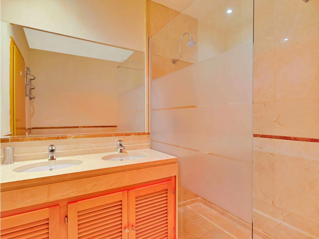 2 sovrum Lägenhet till salu i Puerto Banus med pool garage - 825 000 € (Ref: 10048853)
