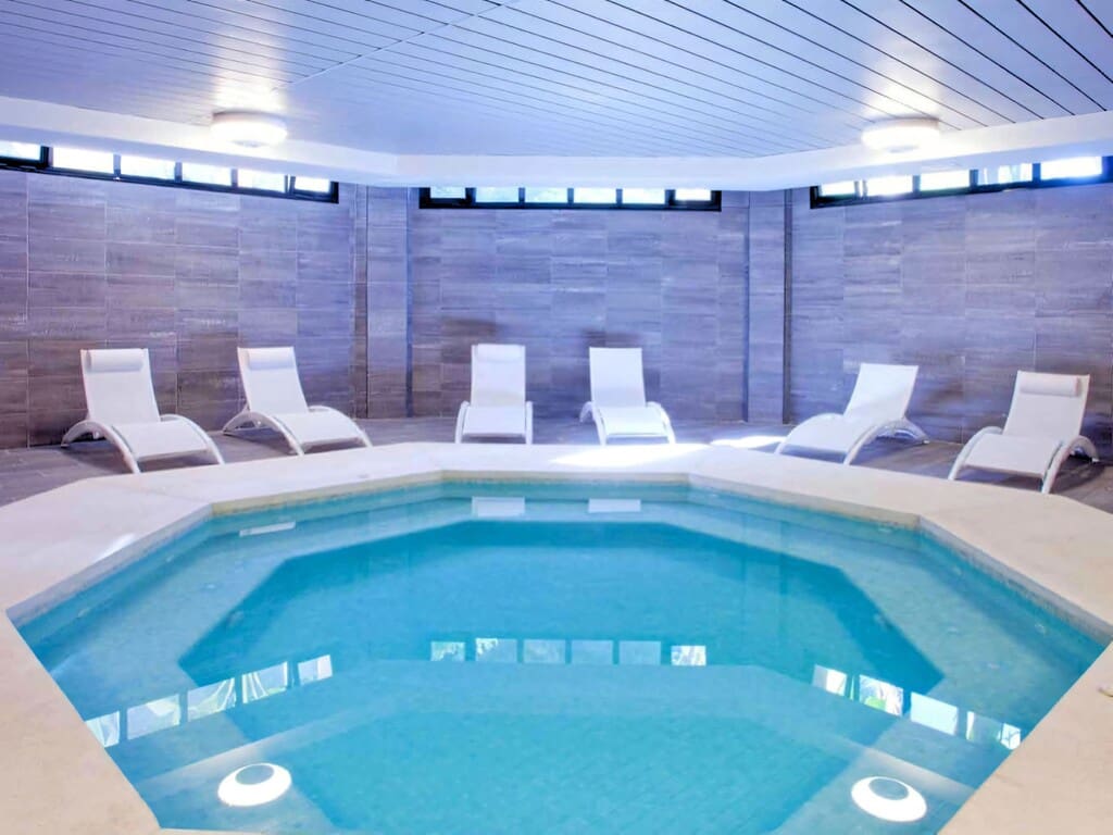 2 sovrum Lägenhet till salu i Puerto Banus med pool garage - 825 000 € (Ref: 10048853)