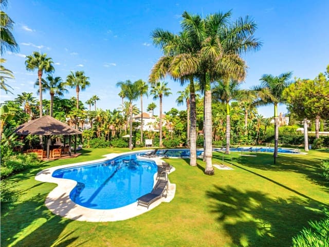 2 sovrum Lägenhet till salu i Puerto Banus, Marbella med pool garage - 825 000 € (Ref: 10048853)