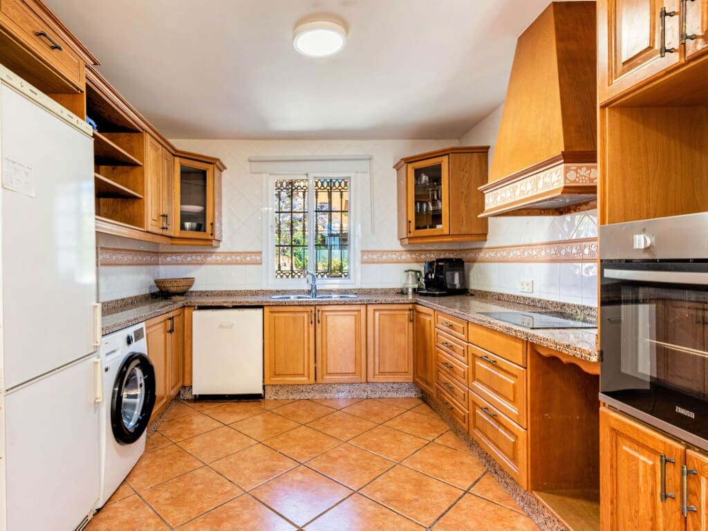 5 bedroom Townhouse for sale in Estepona with pool garage - € 1,400,000 (Ref: 10048854)