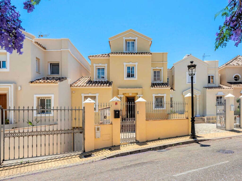 5 bedroom Townhouse for sale in Estepona with pool garage - € 1,400,000 (Ref: 10048854)