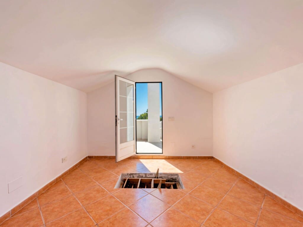 5 bedroom Townhouse for sale in Estepona with pool garage - € 1,400,000 (Ref: 10048854)
