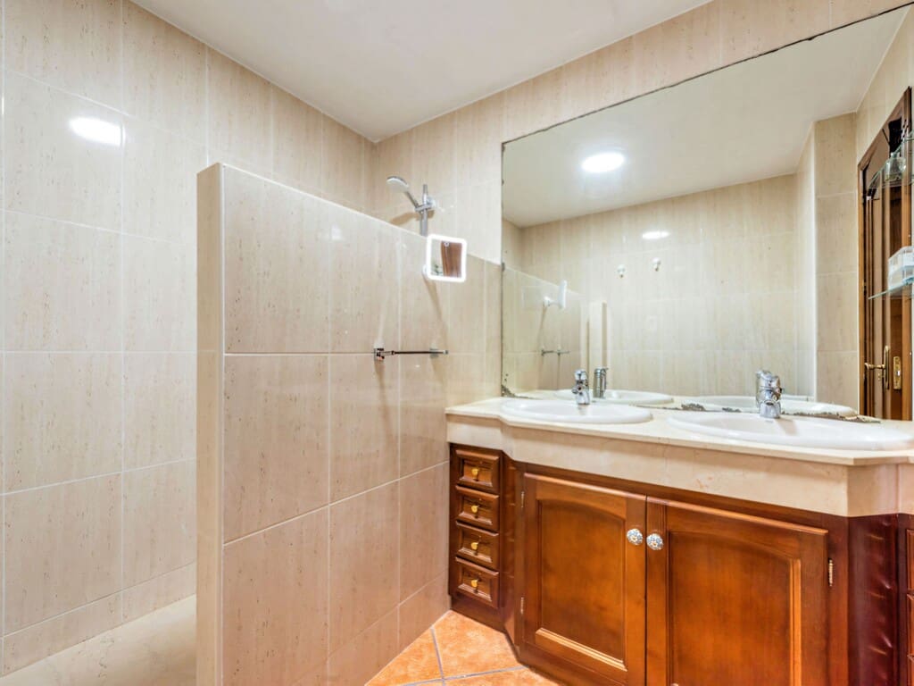 5 bedroom Townhouse for sale in Estepona with pool garage - € 1,400,000 (Ref: 10048854)