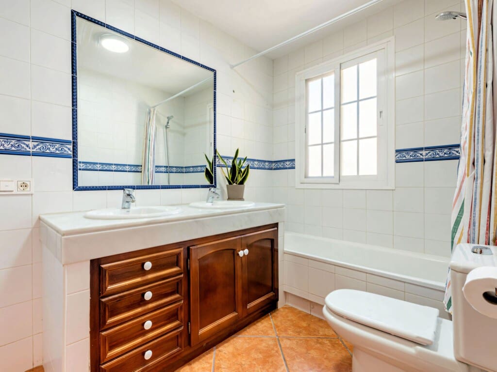 5 bedroom Townhouse for sale in Estepona with pool garage - € 1,400,000 (Ref: 10048854)