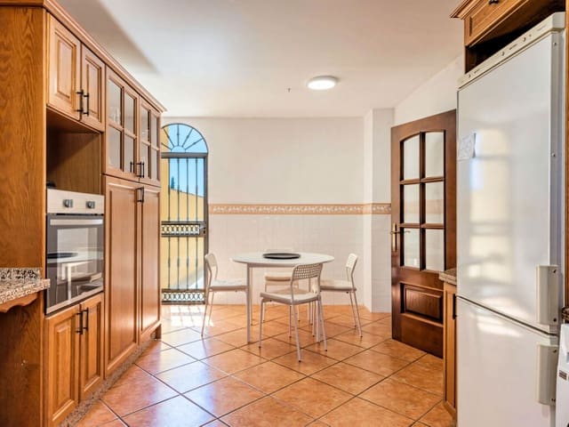 5 bedroom Townhouse for sale in Estepona with pool garage - € 1,400,000 (Ref: 10048854)
