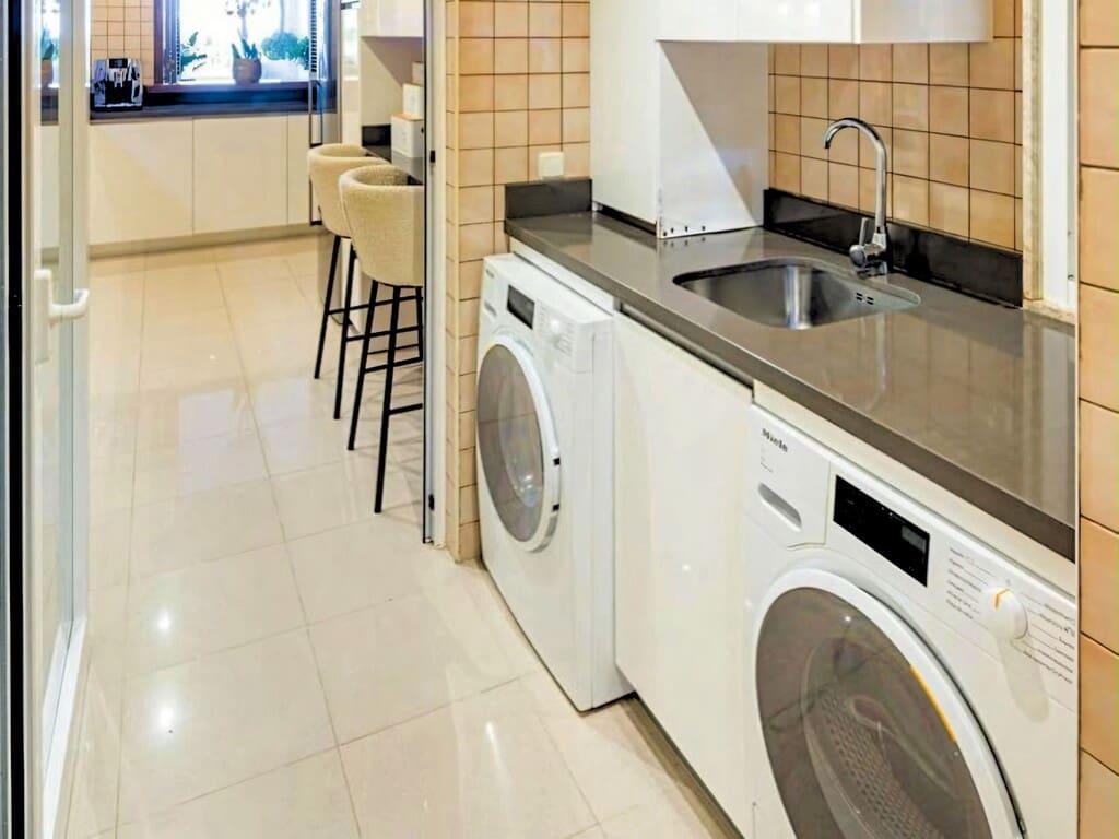 4 bedroom Apartment for sale in Nueva Andalucia with pool garage - € 1,090,000 (Ref: 10054814)
