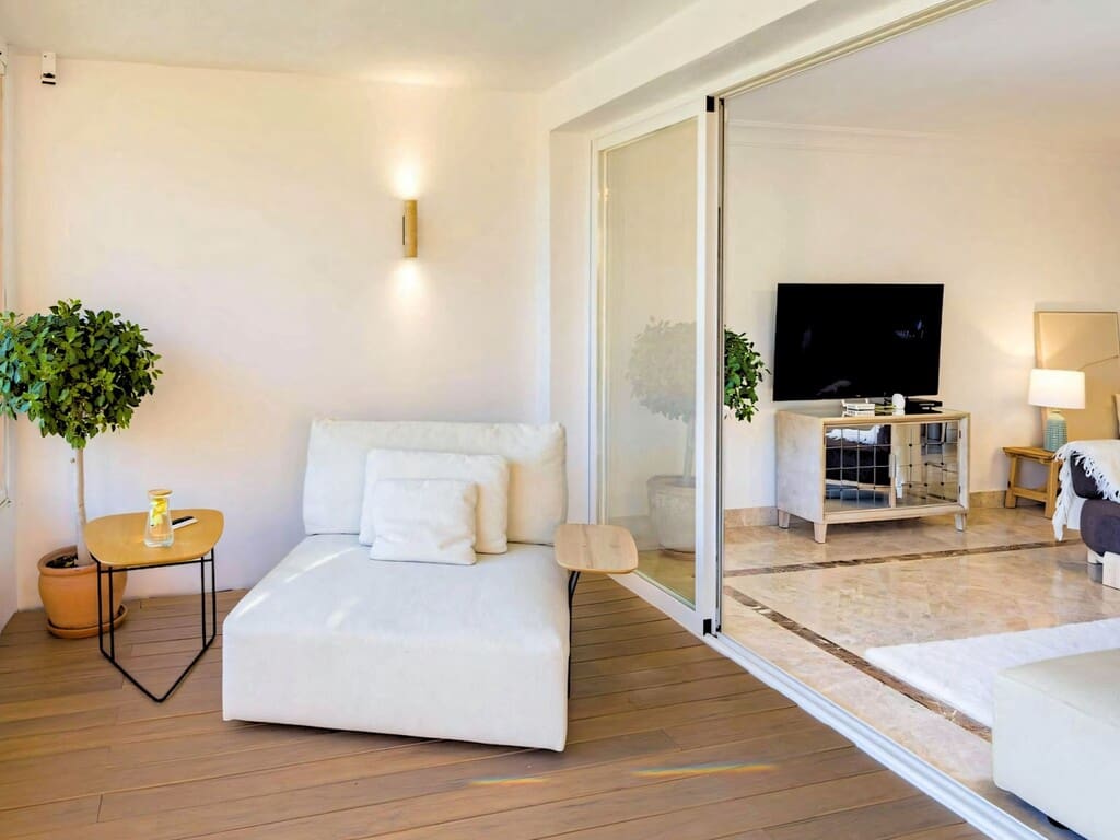 4 bedroom Apartment for sale in Nueva Andalucia with pool garage - € 1,090,000 (Ref: 10054814)