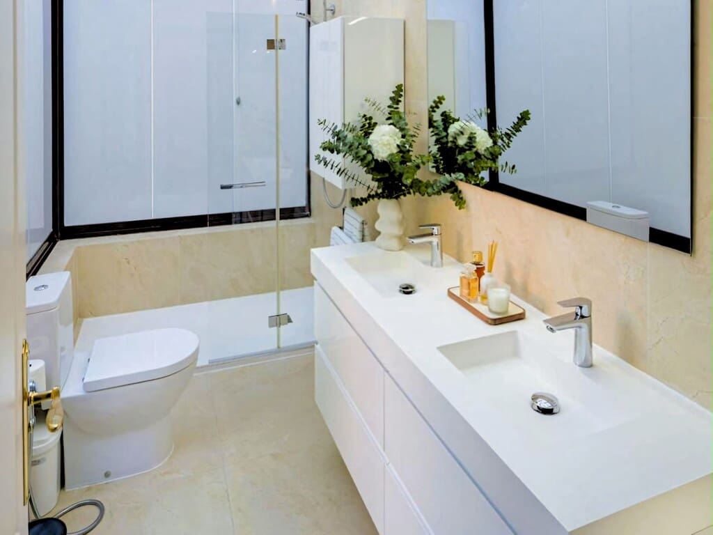 4 bedroom Apartment for sale in Nueva Andalucia with pool garage - € 1,090,000 (Ref: 10054814)