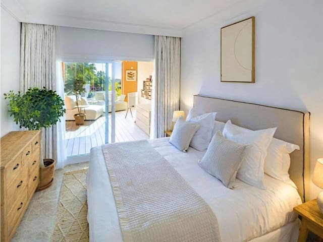 4 bedroom Apartment for sale in Nueva Andalucia, Marbella with pool garage - € 1,090,000 (Ref: 10054814)