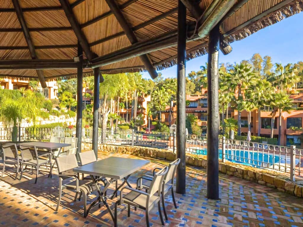 4 bedroom Apartment for sale in Nueva Andalucia with pool garage - € 1,090,000 (Ref: 10054814)