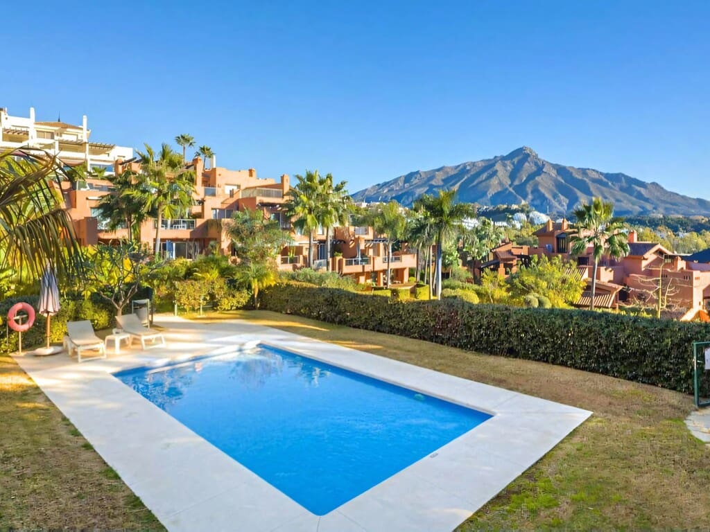 4 bedroom Apartment for sale in Nueva Andalucia with pool garage - € 1,090,000 (Ref: 10054814)